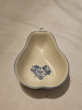Vintage Pfalzgraff Yorktowne Pear Shaped Bowl